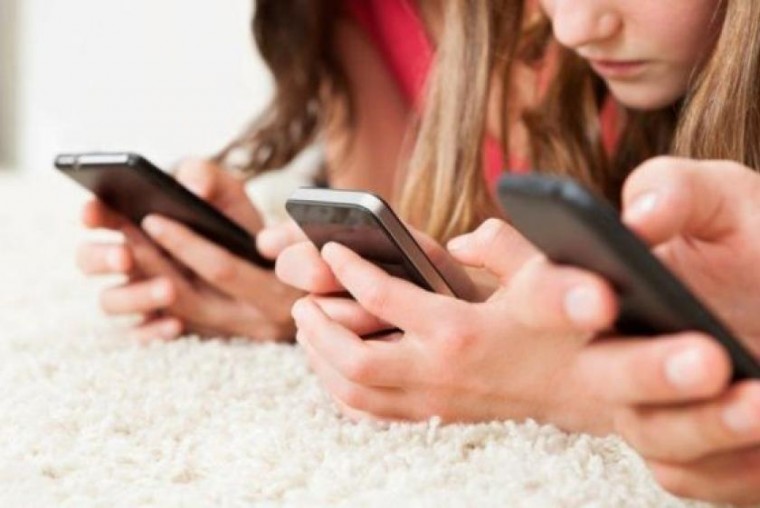 ADICTOS AL CELULAR SON M&Aacute;S PROPENSOS A SUFRIR DE DEPRESI&Oacute;N Y ANSIEDAD - WDesign - Diseño Web Profesional